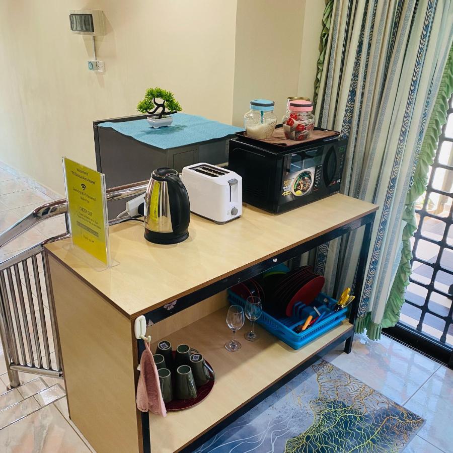Отель 100 Oastel Coliving Танах-Рата Экстерьер фото
